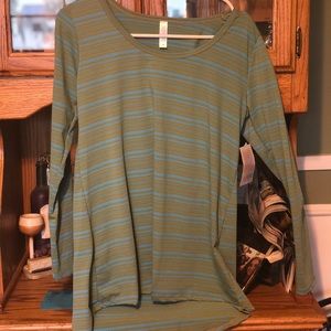 Size small Lynaee Lularue